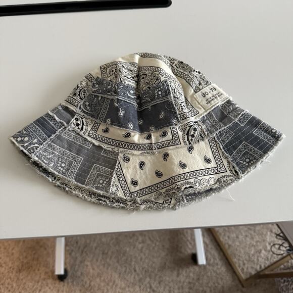 Urban Outfitters UO Patchwork Bucket Hat Y2K EGirl Pop Streetwear Indie Skater - Picture 2 of 4